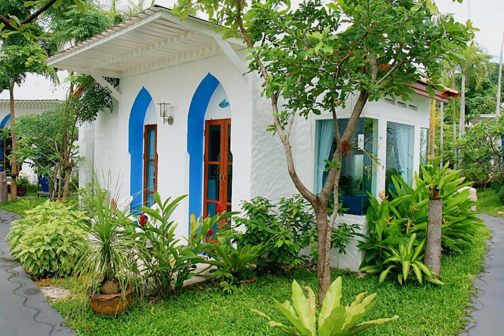 Baanmontra Beach Resort - Bankrut Habitación foto